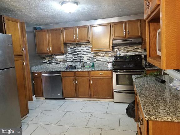 3rd image of 9805 Greenbrier Ln