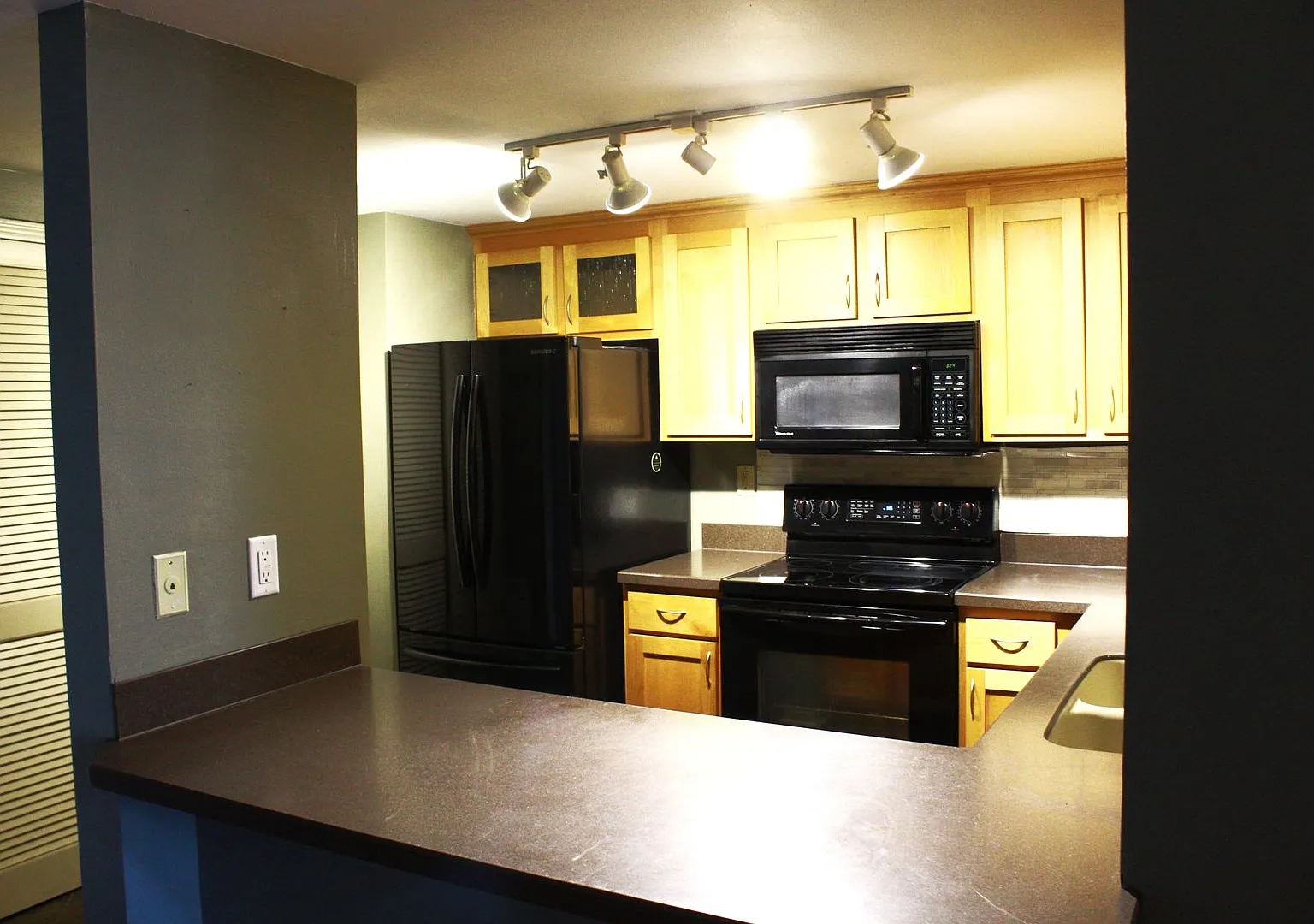 2 Bedroom 2 Bathroom Condo — Photo 1