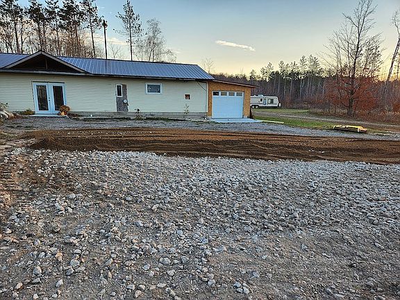 4th image of 2688 Valley Rd