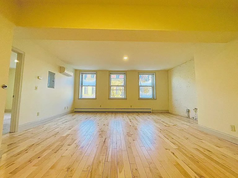 191 College St #303 — Photo 27