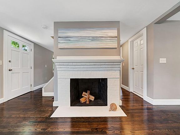 4th image of 303 Dean St