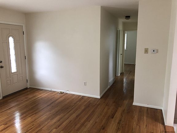 3rd image of 22 Wedgewood Dr