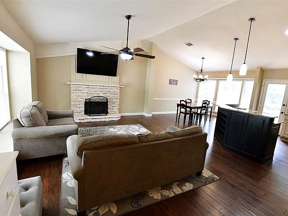 3rd image of 525 Blair Meadow Dr