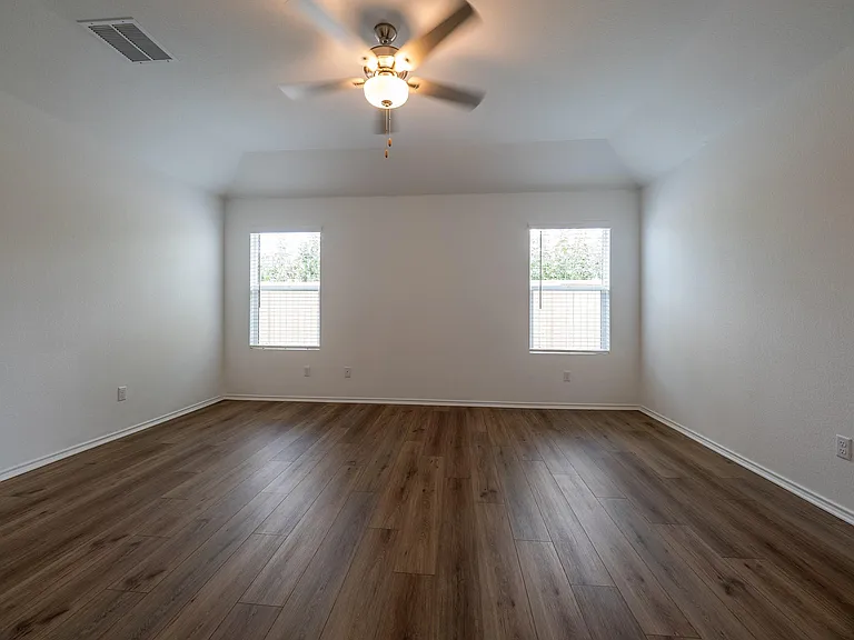 702 Silver Springs Bnd — Photo 16