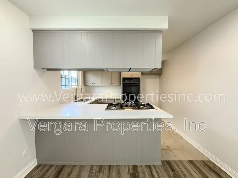 18012 Manhattan Pl — Photo 9