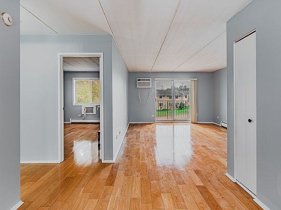 5th image of 208 Shorewood Dr APT 1D
