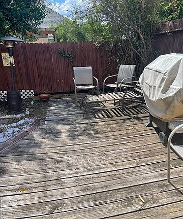 4th image of 1015 S Presa St