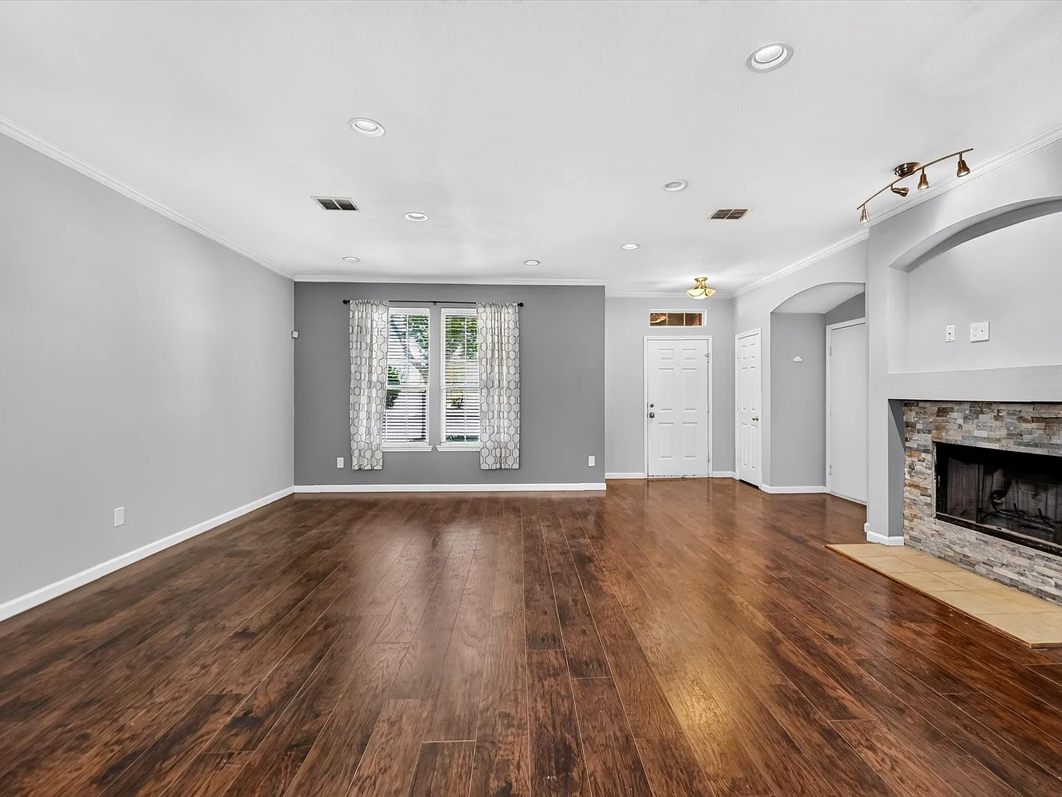 3 bed, 1781 sqft, $2,195 — Photo 2