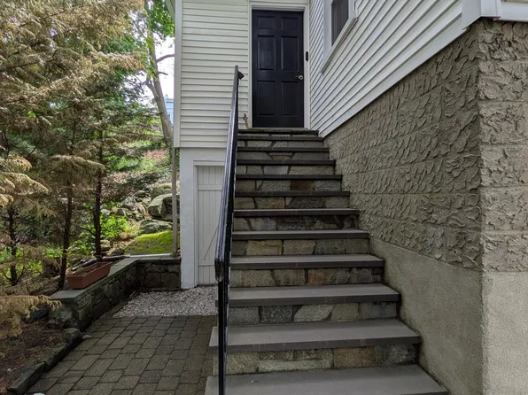 18 Booth Pl, Greenwich, CT 06830