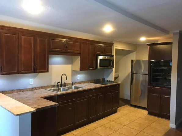 10 Smith Ave APT 3, Westfield, MA 01085