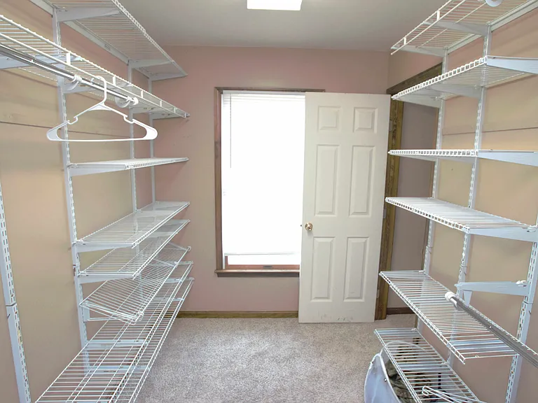 98 Thorndale Cir — Photo 30