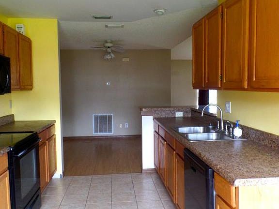 5th image of 6195 Banyan St