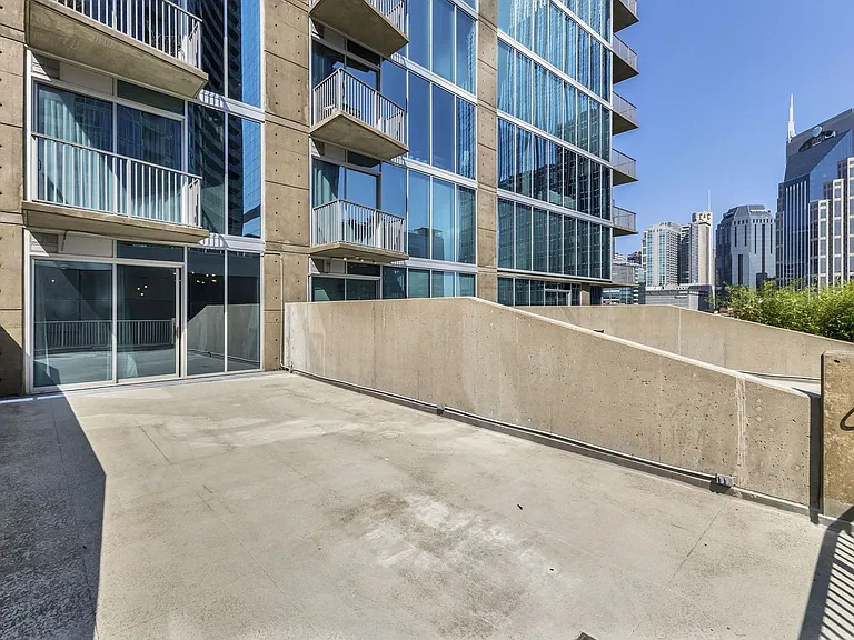 301 Demonbreun St #707 — Photo 32