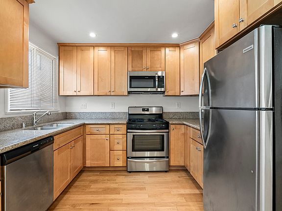 3rd image of 1233 N Harper Ave APT 6