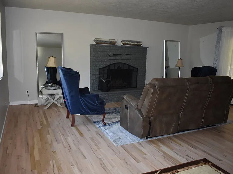 535 E Hanthorn Ave — Photo 14