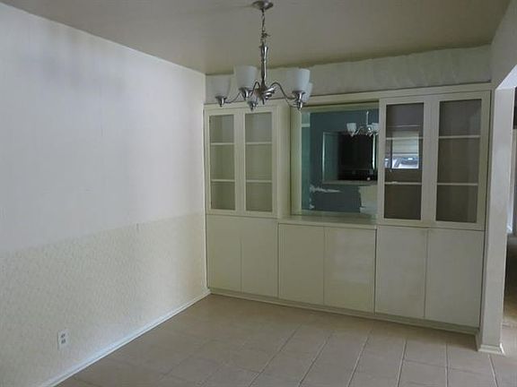2nd image of 824 W Cheryl Ave