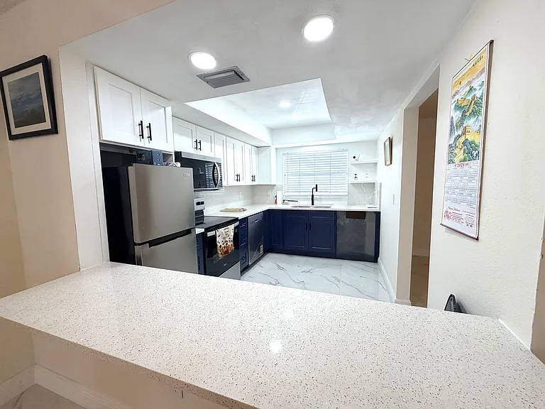 7050 Nantucket Cir #6 — Photo 4