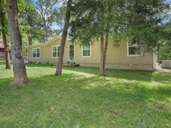 18 S Lakeside Cir, Linn Valley, KS 66040