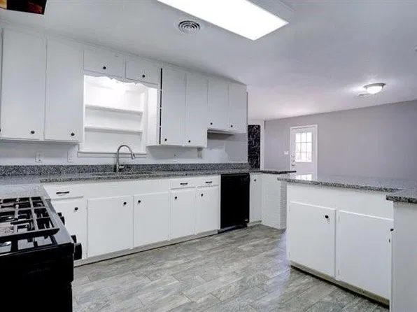 5821 McCart Ave, Fort Worth, TX 76133