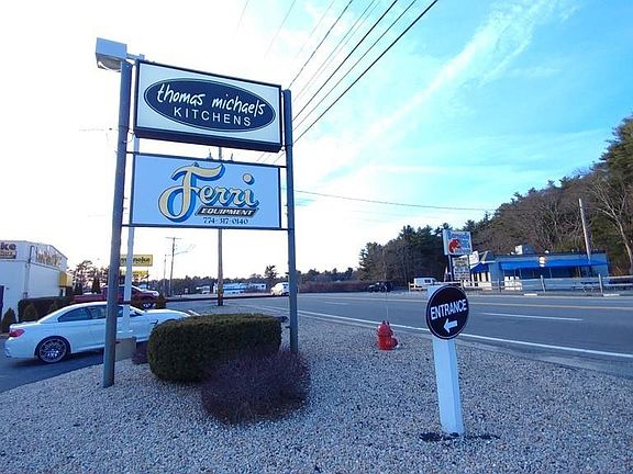 4th image of 3127 Cranberry Hwy