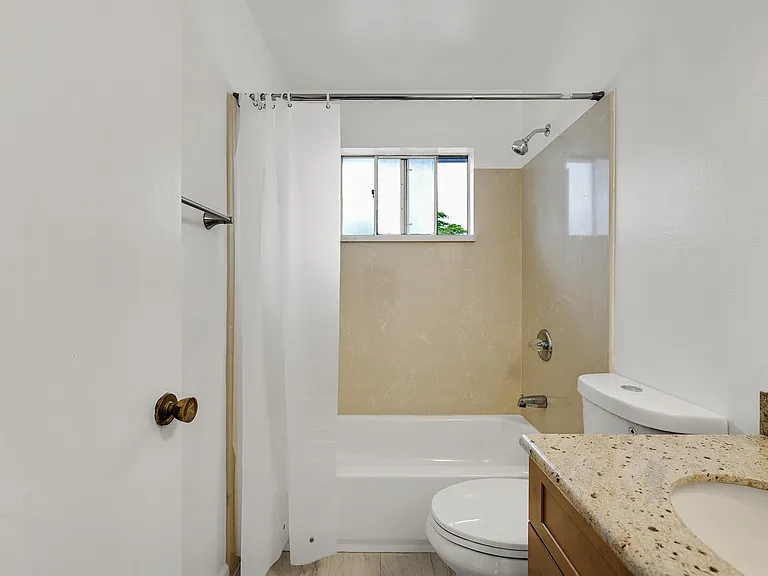 1364 C St #3 — Photo 16