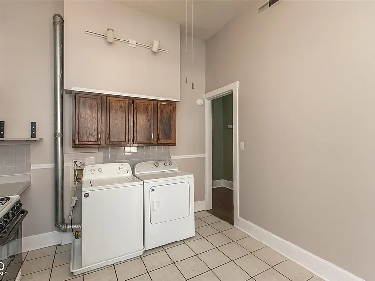 77 E Jefferson St — Photo 10