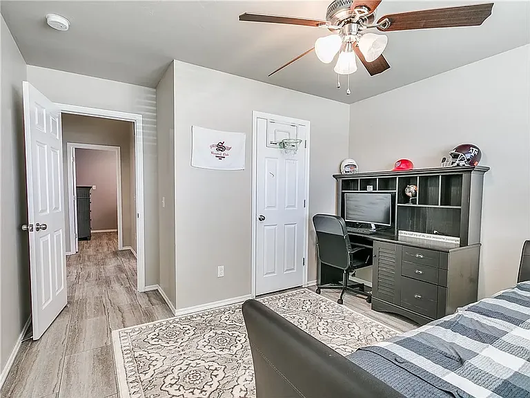 913 N Donald Way — Photo 3