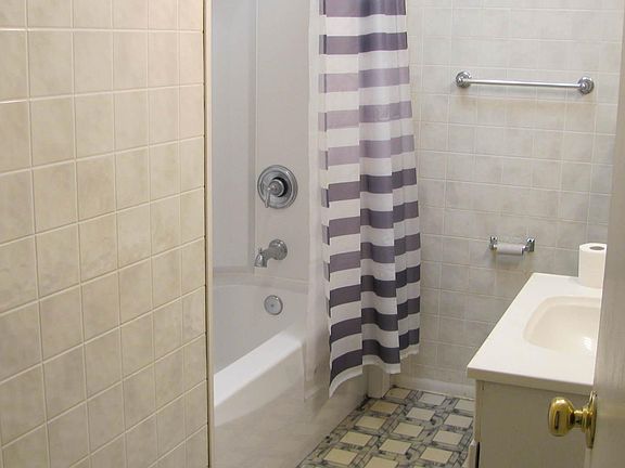 5th image of 1221 W Madison St #1