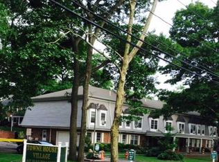1212 Towne House Vlg, Islandia, NY 11749