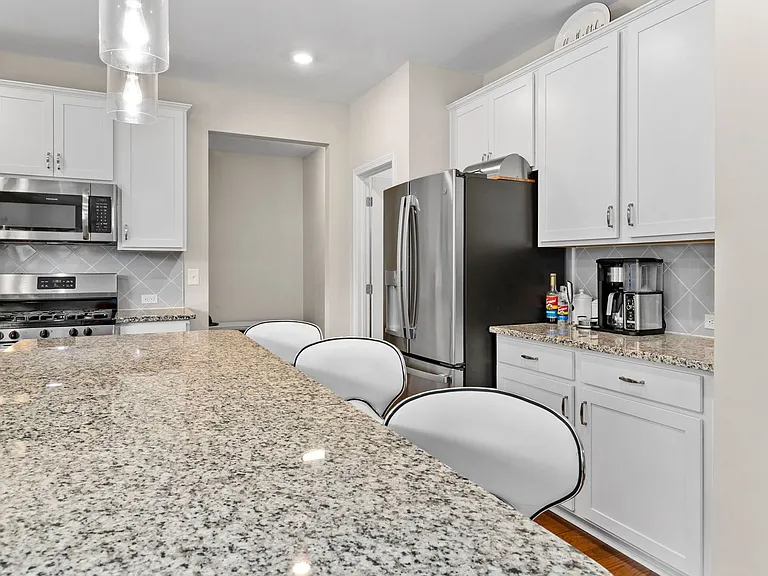 6508 Satjanon Dr — Photo 27