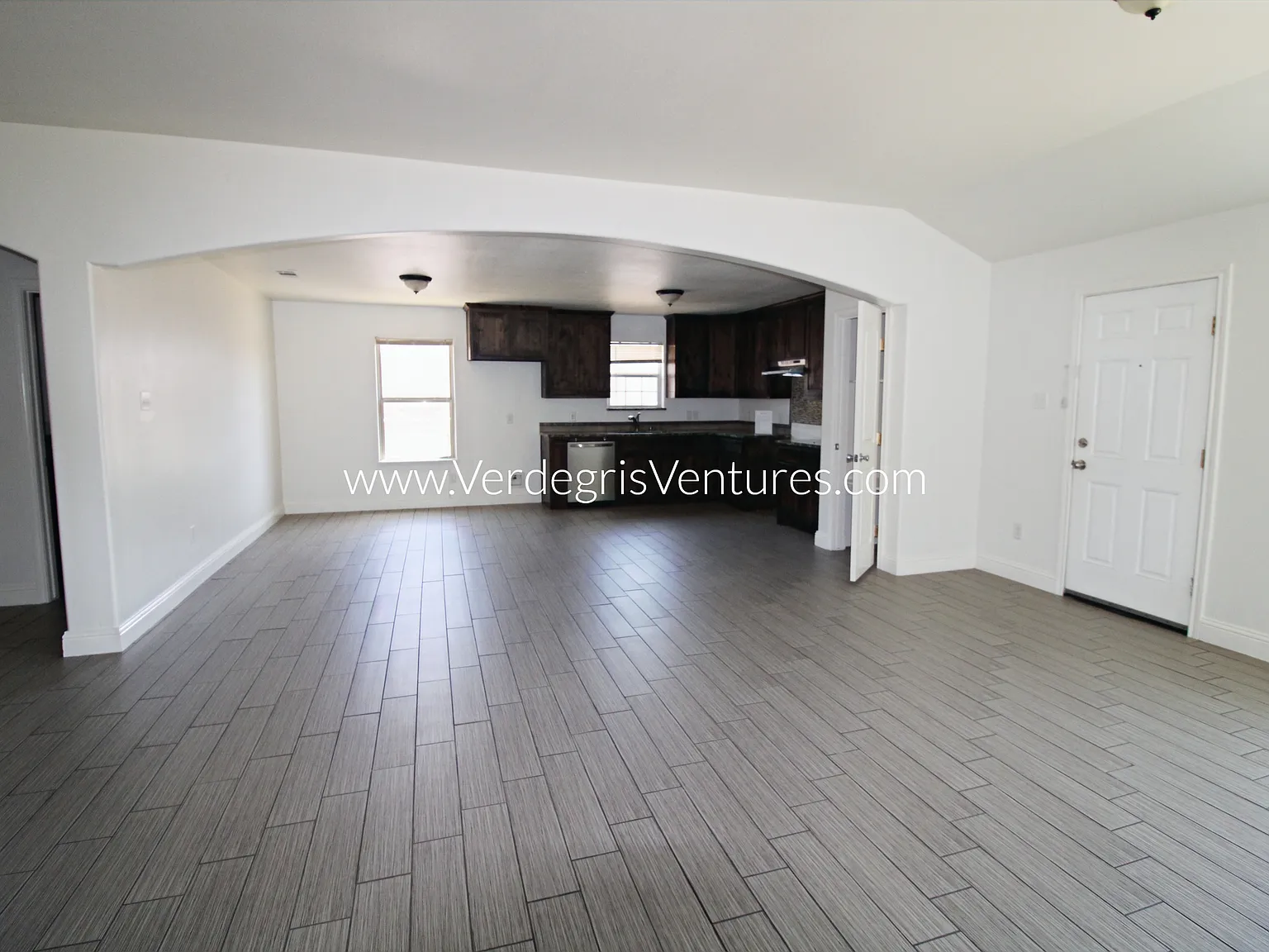 4 bed, 2013 sqft, $2,100 — Photo 2