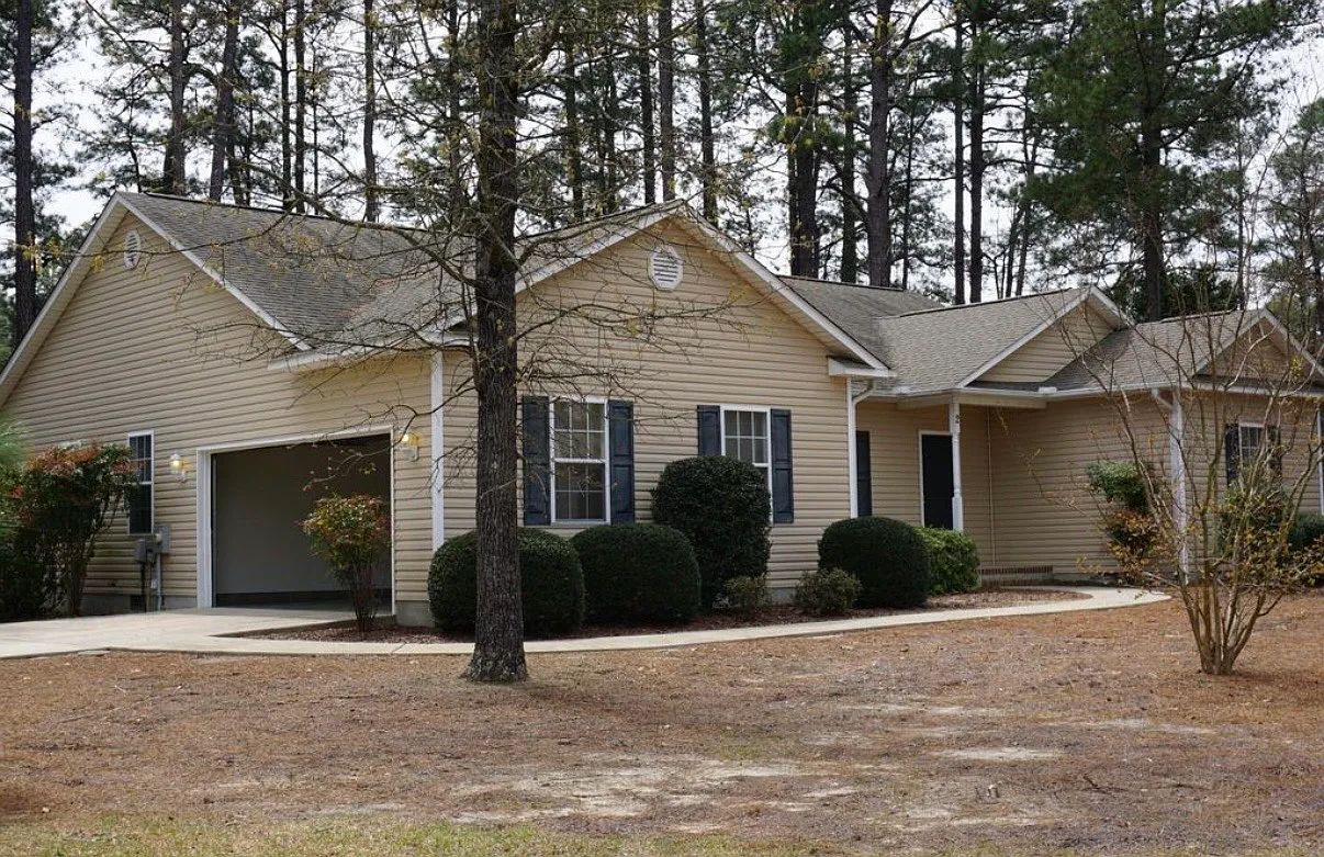 3 bed, 2050 sqft, $2,300 — Photo 2