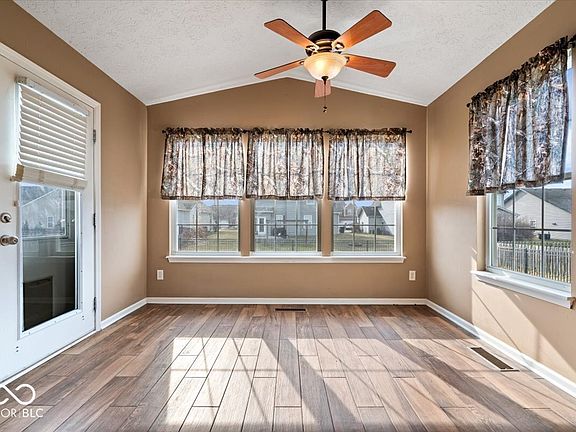 3rd image of 5865 Belvista Dr