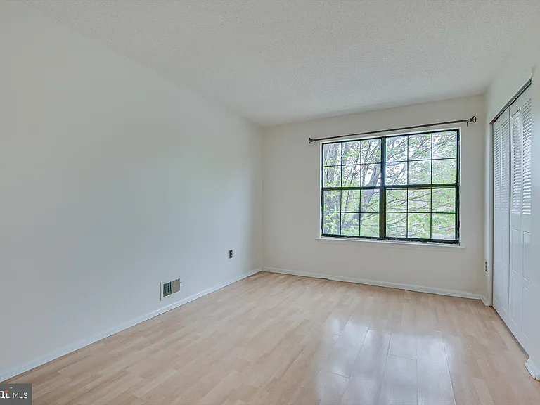 64 Taylor Dr — Photo 21