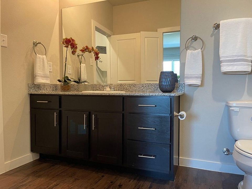 1st image of 1400 Tulip Dr