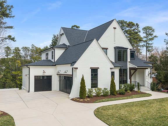 3rd image of 812 Manchester Dr