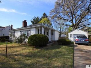 651 Georgia St, Hempstead, NY 11550