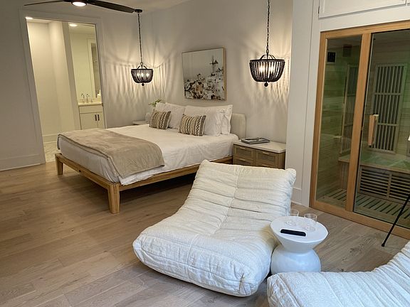 Main bedroom with sauna