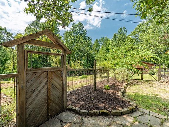 3rd image of 14037 Dogwood Dr #2161