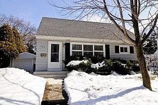 329 Garfield Ter photo 1
