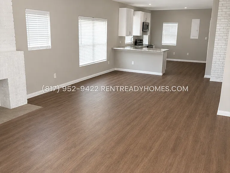 313 Forby Ave — Photo 2
