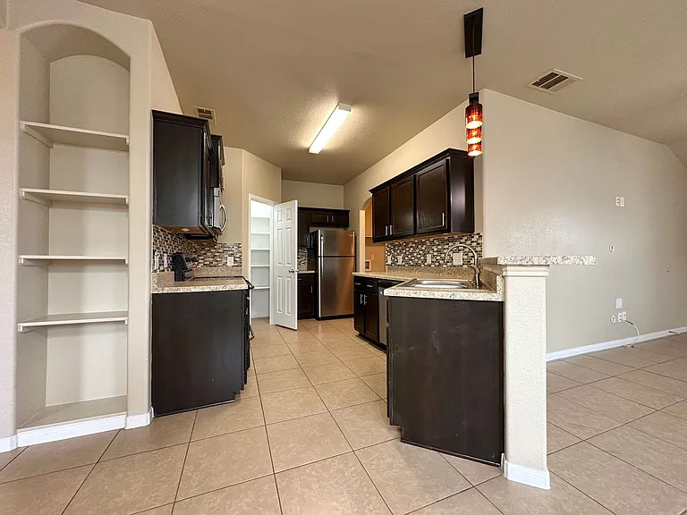 1306 Cavalry Ln — Photo 8