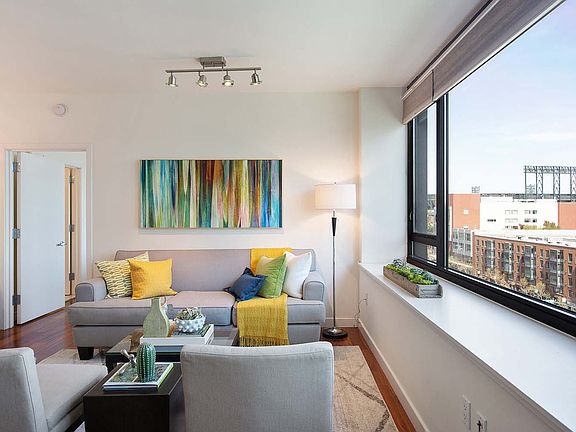 3rd image of 260 King St Unit 877