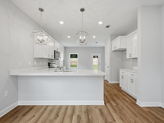 4th image of 105 Horizon Way