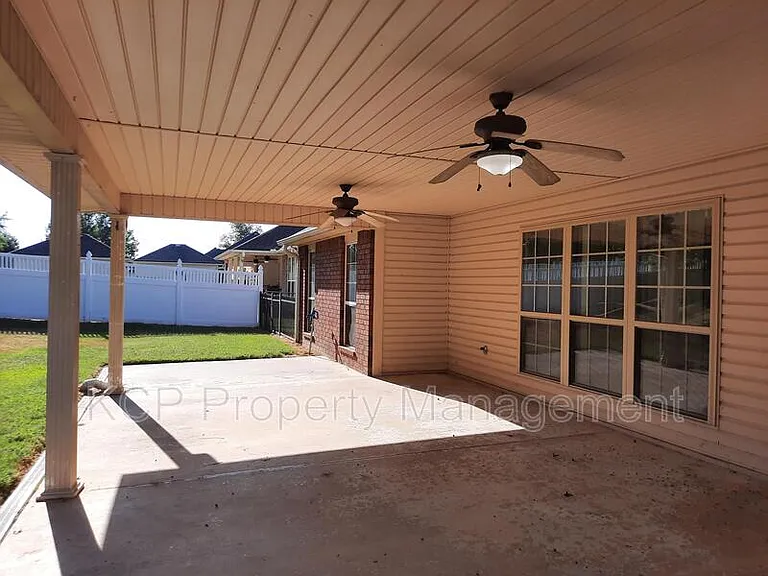 2109 Barrington Dr — Photo 12