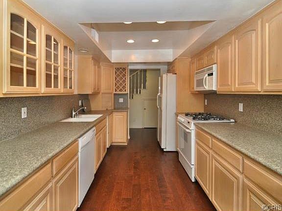 4th image of 18850 Hatteras St Unit 1