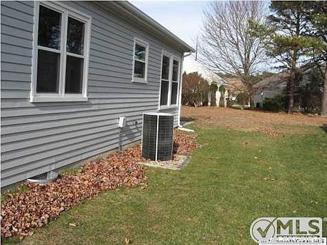4th image of 8 Woodstock Dr