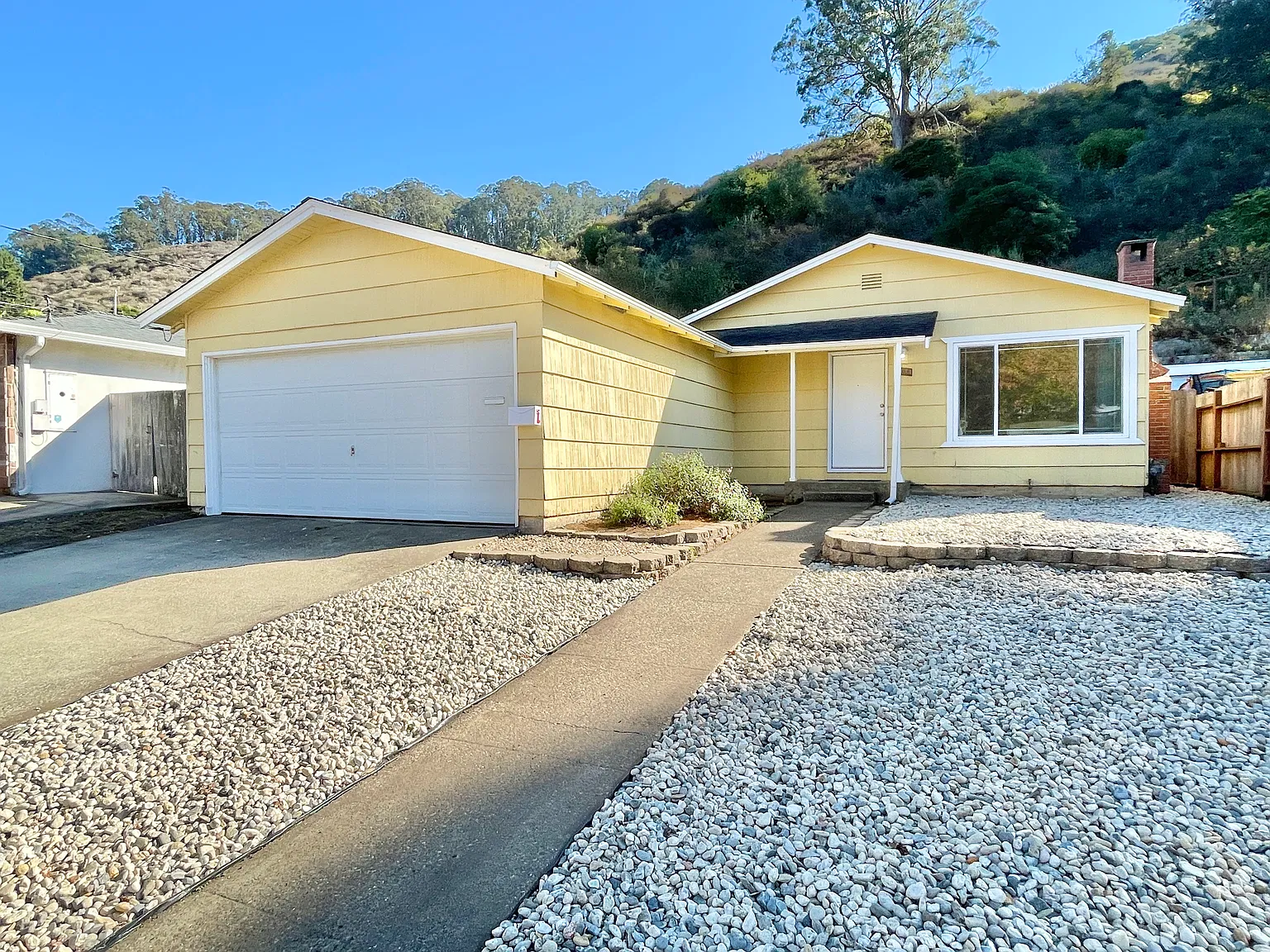 3 bed, 1040 sqft, $4,700 — Photo 1