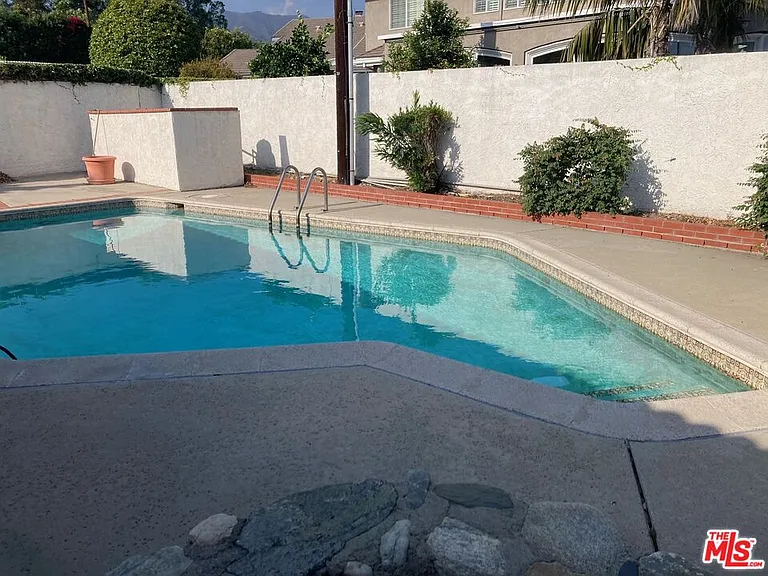 758 E Cypress Ave — Photo 14