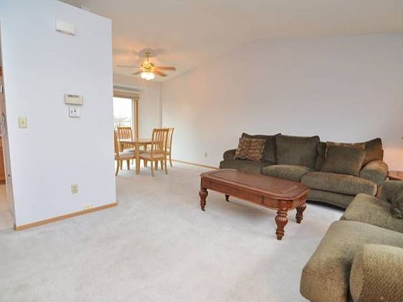 Living Room/Dining